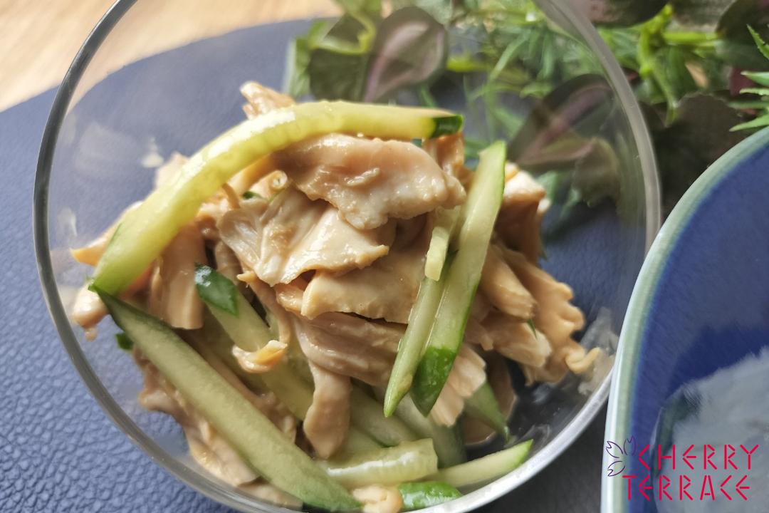 茹で鶏ときゅうりのごまサラダ